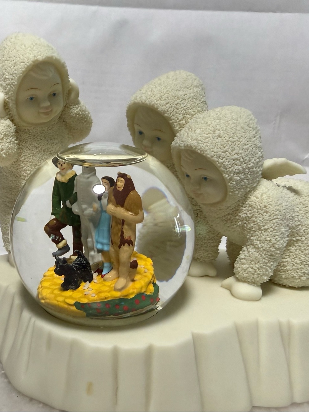 Snowbabies Wizard of Oz "They're Coming From Oz, Oh My!" Snow Globe Dept 56